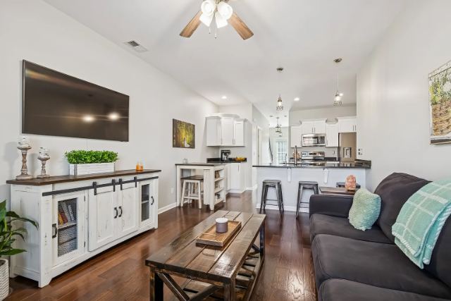 Villa Circle photo 11