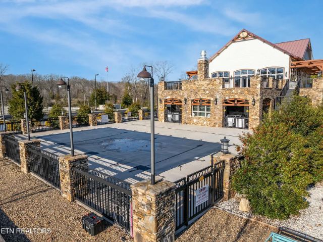 Eagle Ridge Drive photo 17