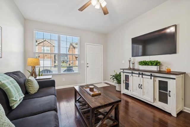 Villa Circle photo 8