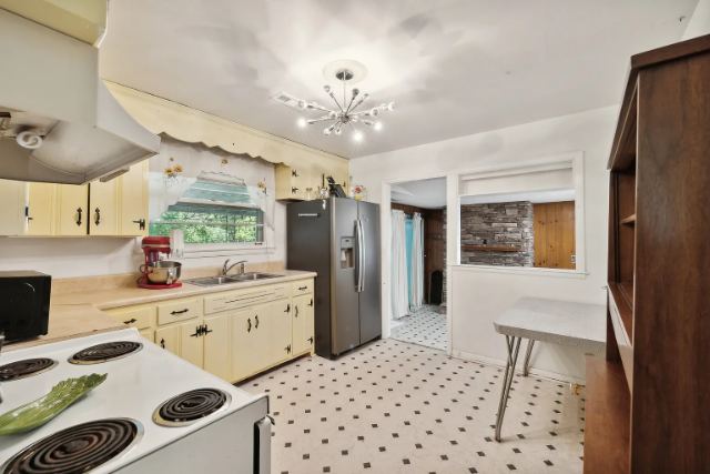 Creekside Drive photo 2