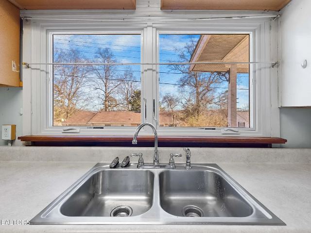 Glendale Lane photo 17