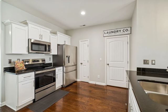 Villa Circle photo 18
