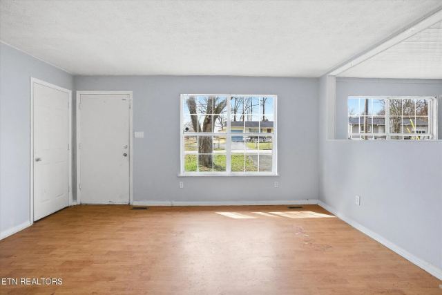 Foxwood Circle photo 14